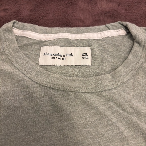 Abercrombie & Fitch T-Shirt - Picture 2 of 3